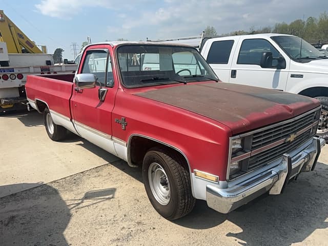 Image of Chevrolet Silverado 10 equipment image 2