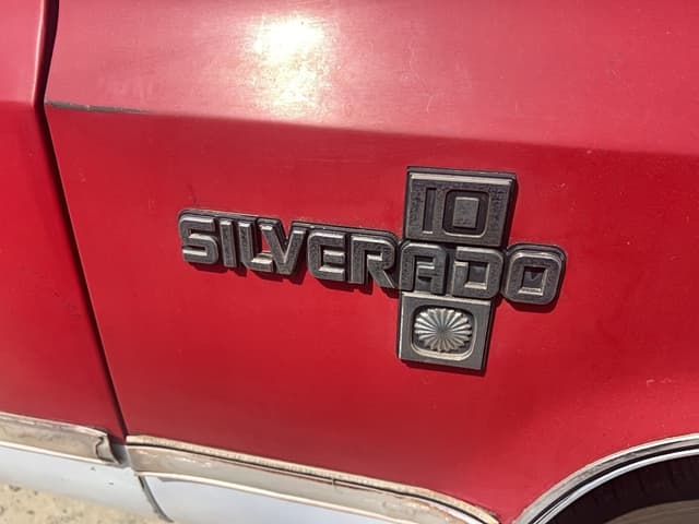 Image of Chevrolet Silverado 10 equipment image 4