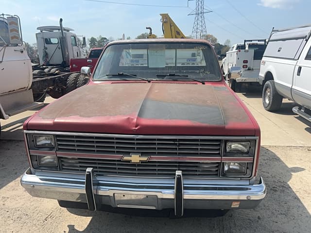 Image of Chevrolet Silverado 10 equipment image 1