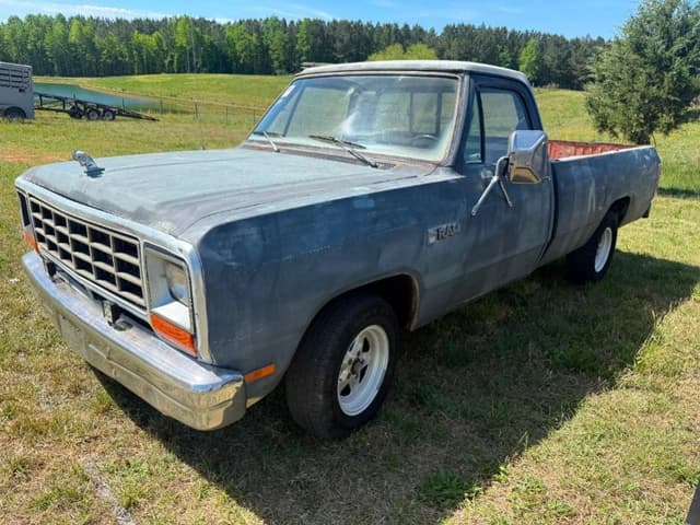 Image of Dodge 100 equipment image 2