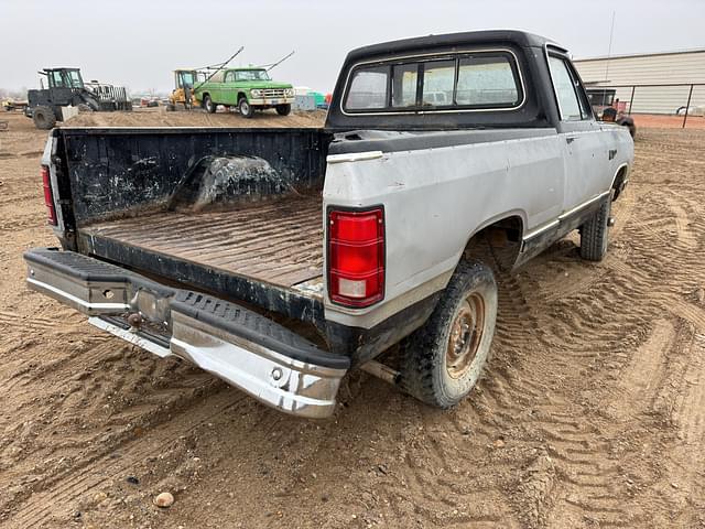Image of Dodge Ram 1500 equipment image 4