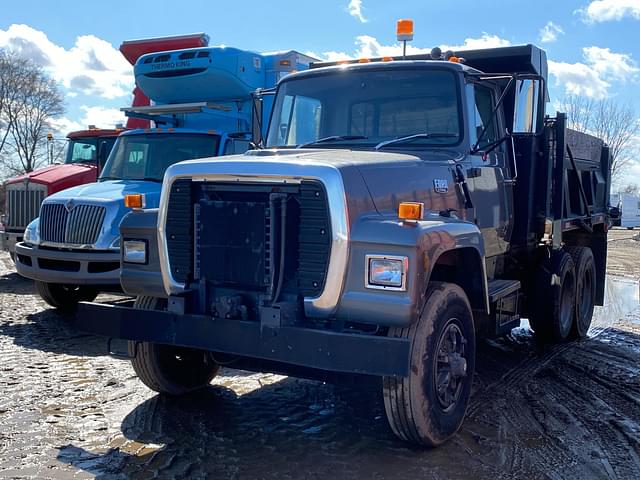 Image of Ford F-8000 equipment image 3