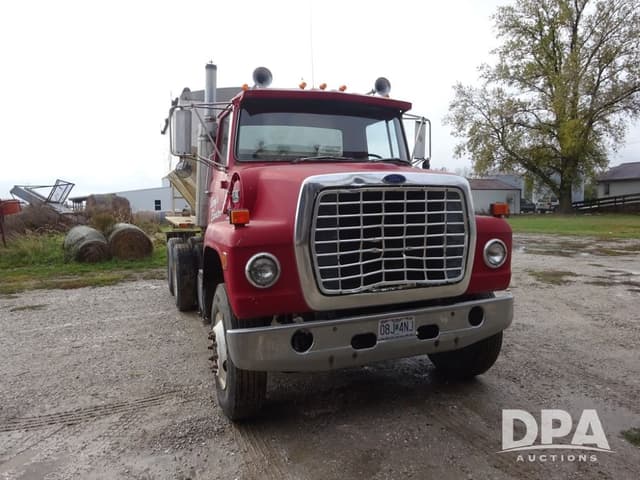 Image of Ford F-9000 equipment image 2