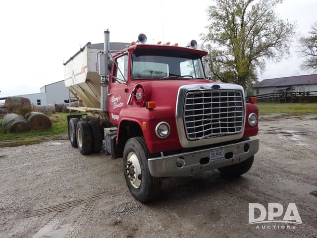 Image of Ford F-9000 equipment image 1