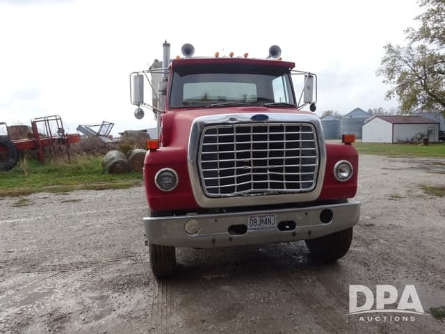 Image of Ford F-9000 equipment image 3