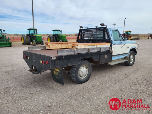 Image of Ford F-250 equipment image 2