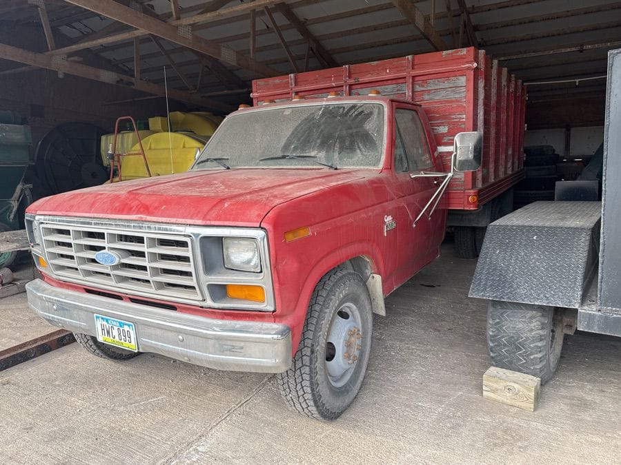 1984 Ford F-350 Equipment Image0