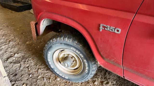 Image of Ford F-350 equipment image 3