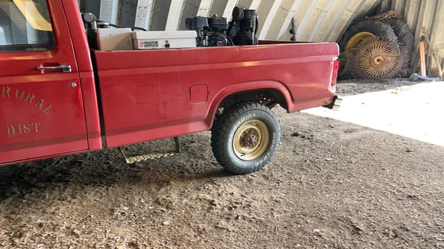 Image of Ford F-350 equipment image 2