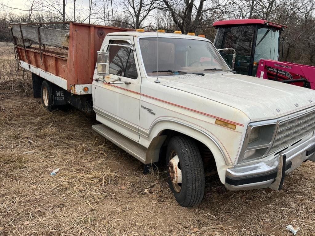 1984 Ford F-350 Equipment Image0