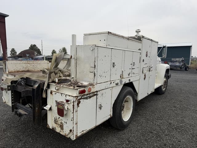 Image of Ford F700 equipment image 2