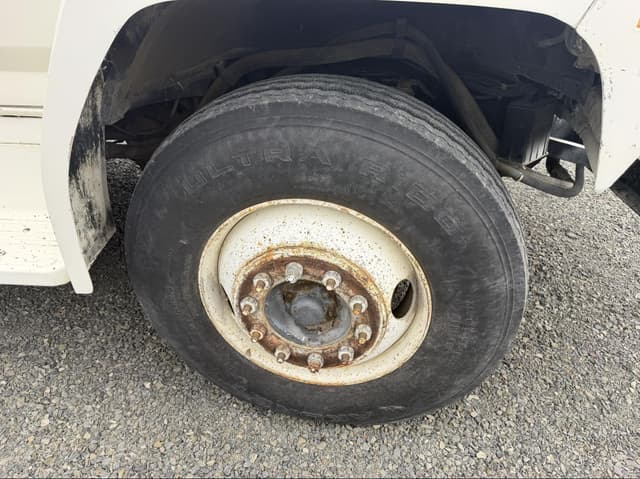 Image of Ford F700 equipment image 4