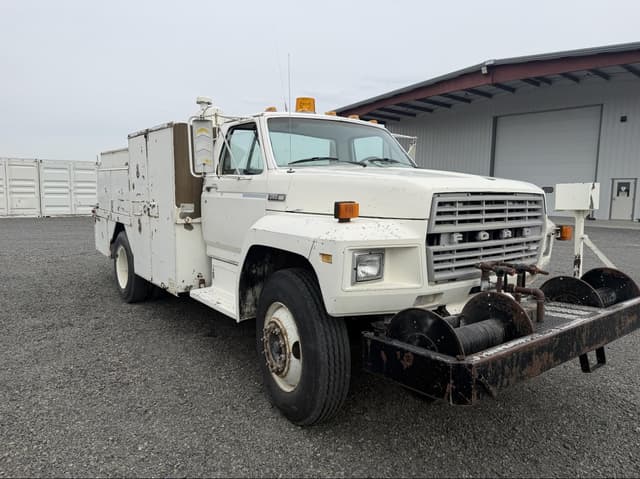 Image of Ford F700 equipment image 3