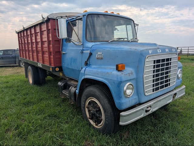 Image of Ford F-700 equipment image 2
