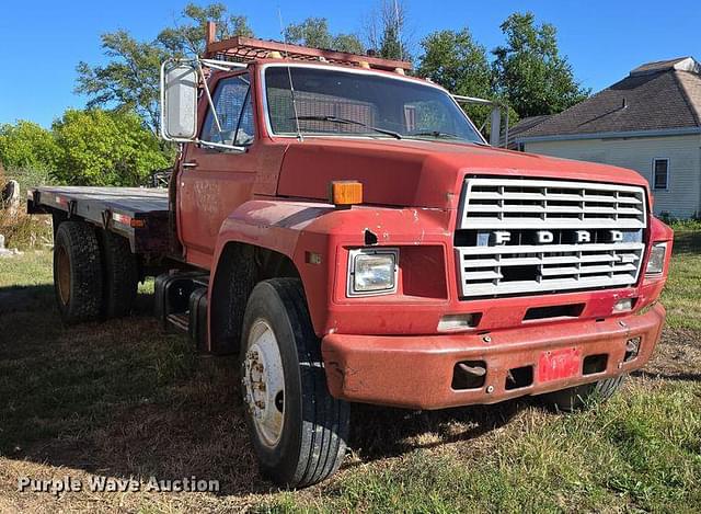 Image of Ford F-700 equipment image 2