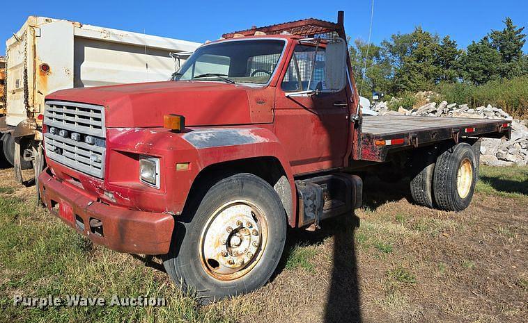 Image of Ford F-700 Primary image