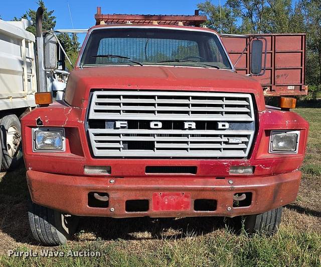 Image of Ford F-700 equipment image 1