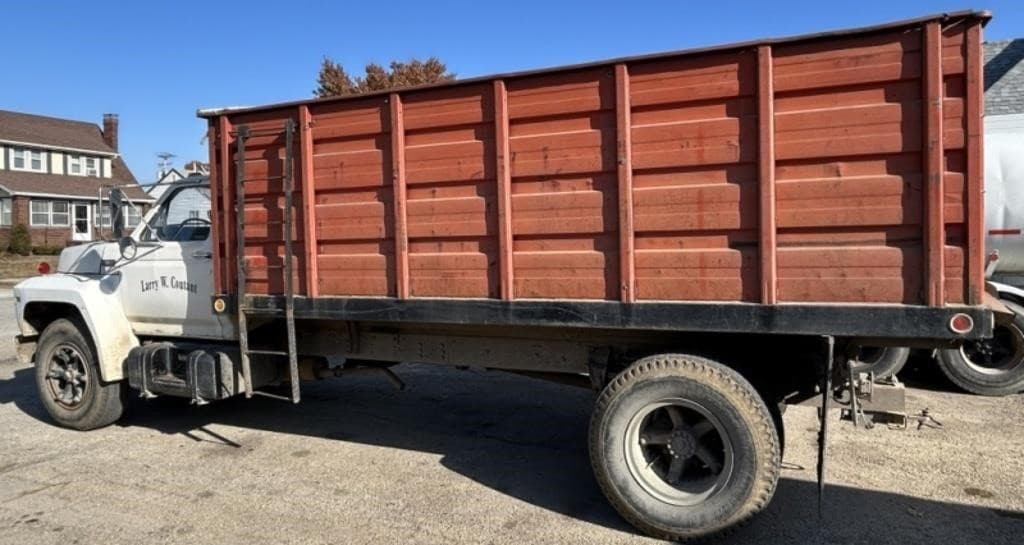 Image of Ford F-700 Primary Image