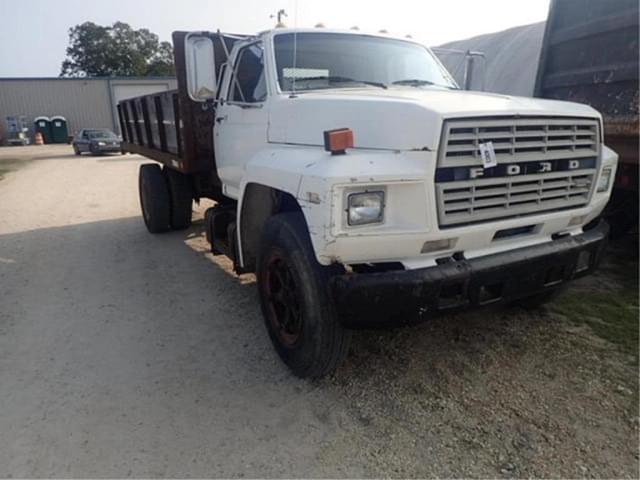 Image of Ford F-700 equipment image 1