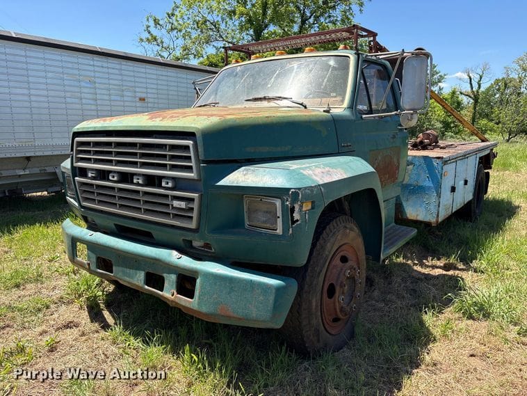 1984 Ford F700 Equipment Image0