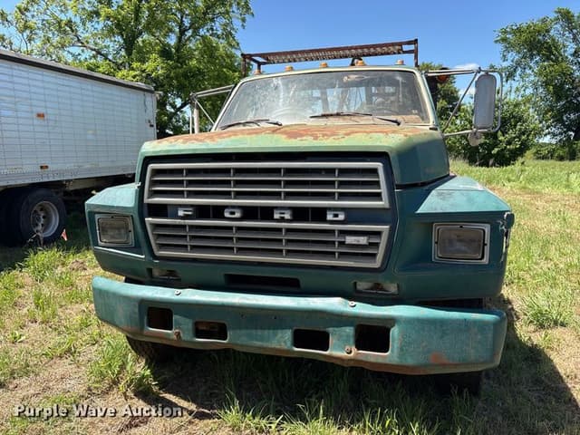 Image of Ford F700 equipment image 1