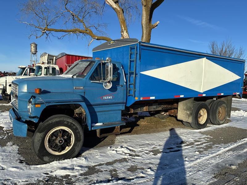 1984 Ford F-800 Equipment Image0