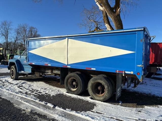 Image of Ford F-800 equipment image 3