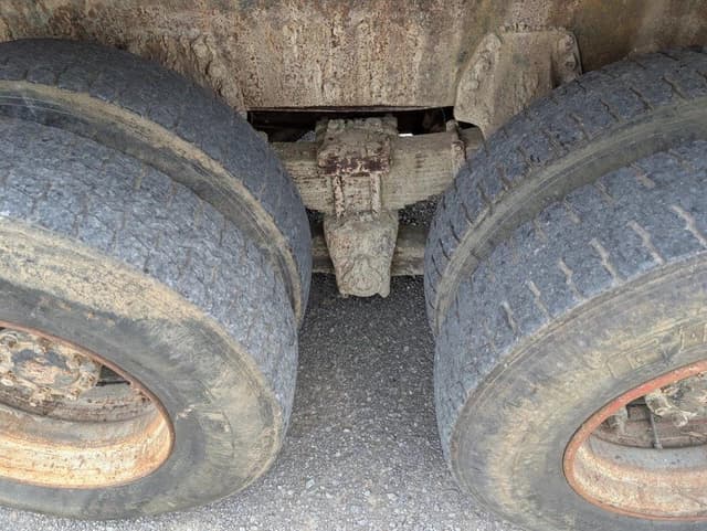 Image of Ford L9000 equipment image 4