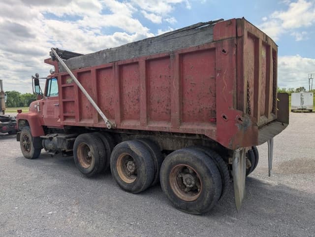 Image of Ford L9000 equipment image 3