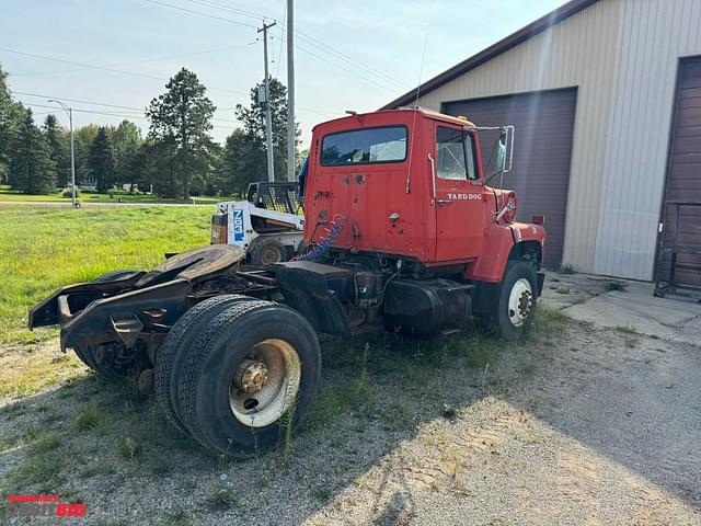 Image of Ford L9000 equipment image 3