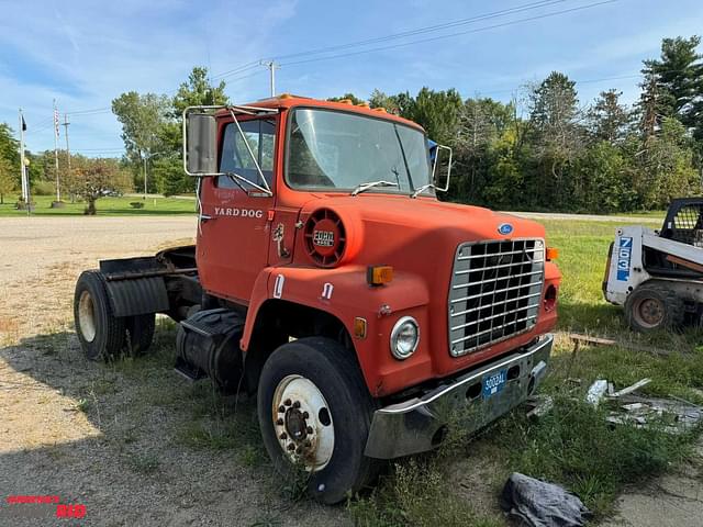 Image of Ford L9000 equipment image 4