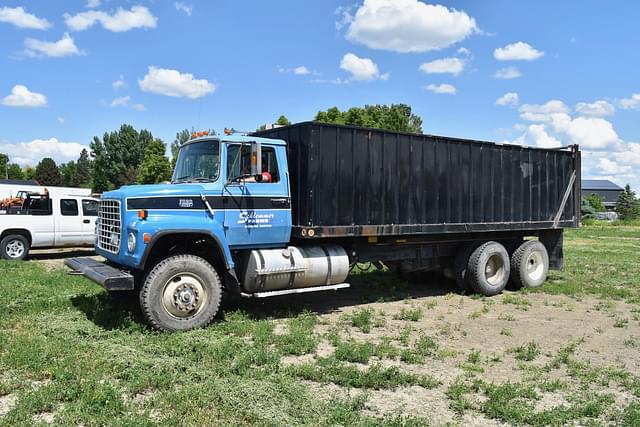 Image of Ford F-8000 equipment image 1