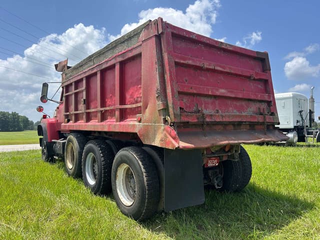 Image of Ford LT8000 equipment image 4