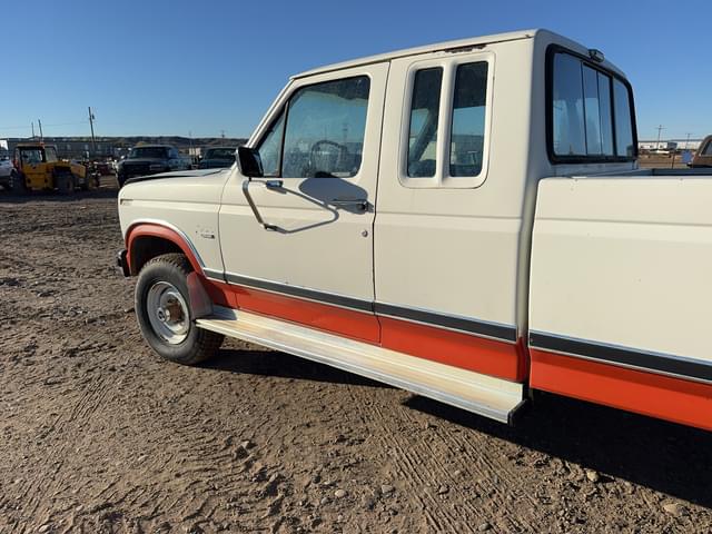 Image of Ford F-250 equipment image 2