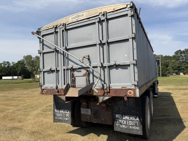 Image of Freightliner Cab Over equipment image 4
