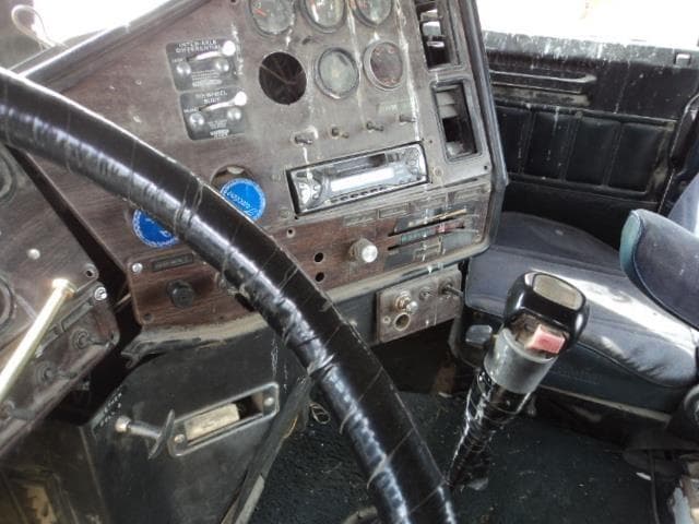 Image of Freightliner FLC equipment image 2