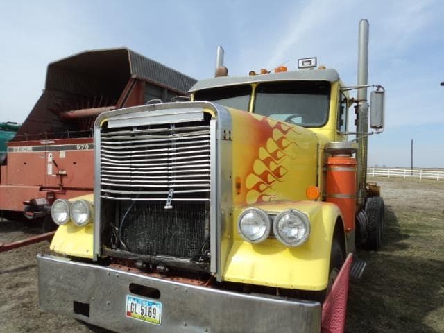 Image of Freightliner FLC equipment image 4