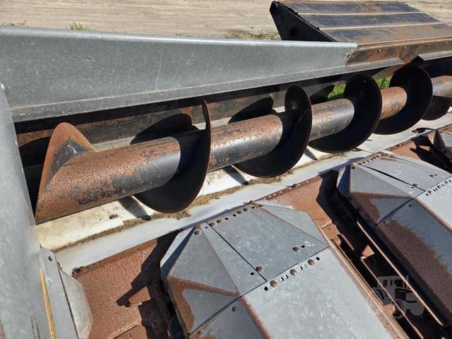 Image of Gleaner A630 equipment image 4