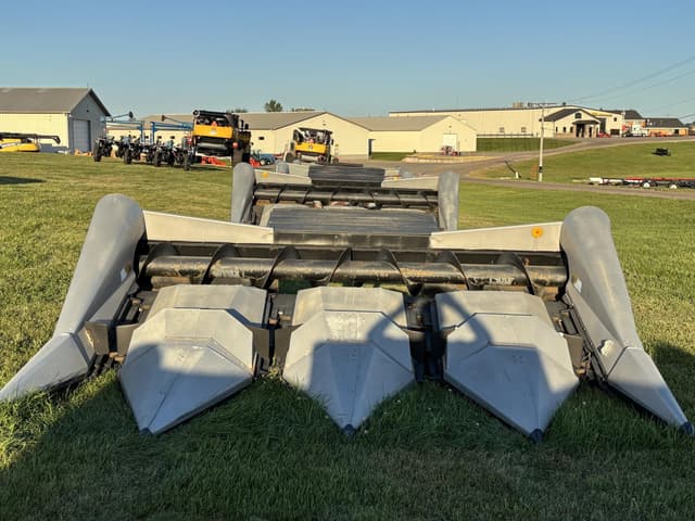 Image of Gleaner 438A equipment image 1