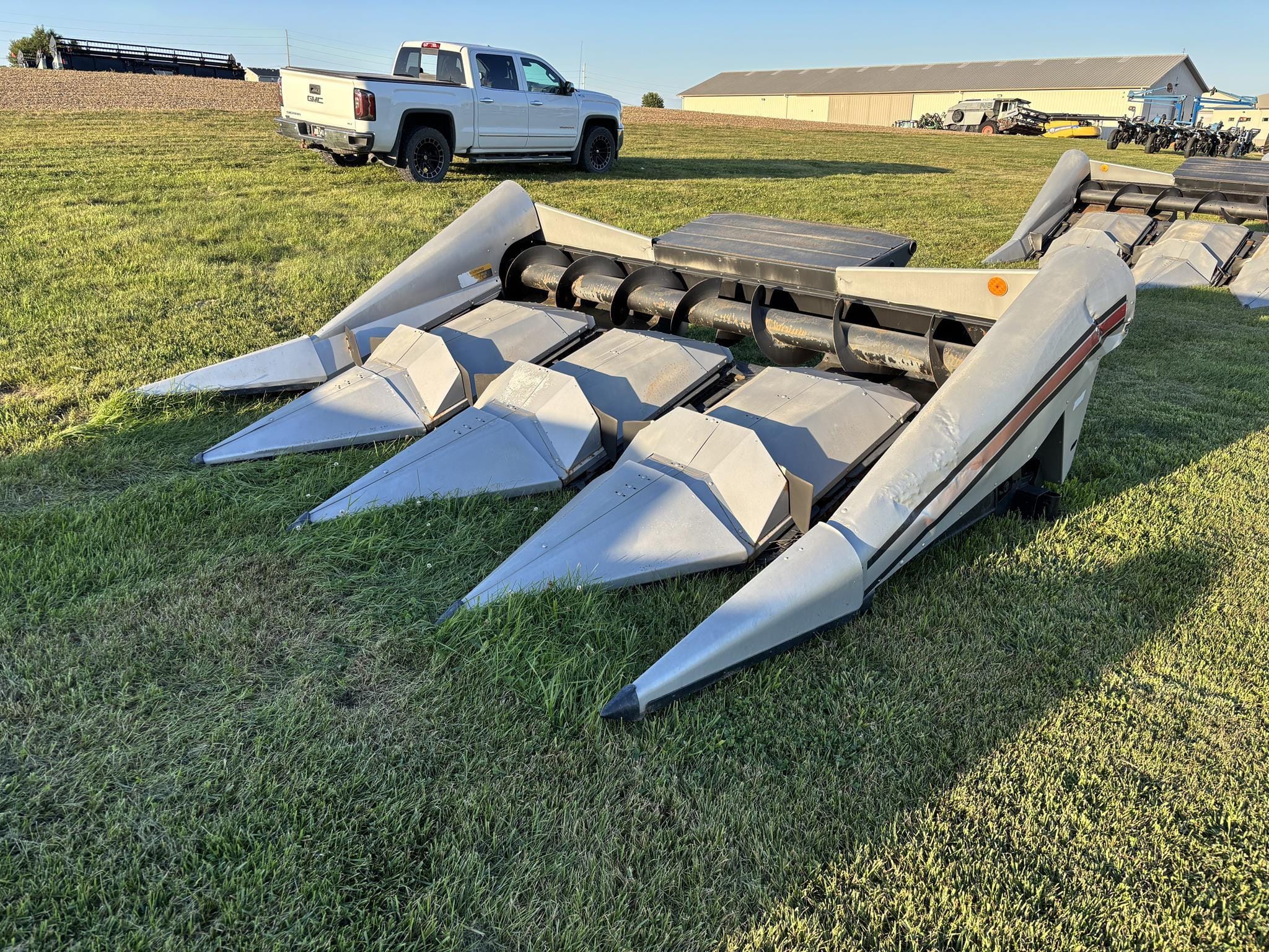 1984 Gleaner 438A Equipment Image0