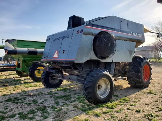 Image of Gleaner N6 equipment image 2