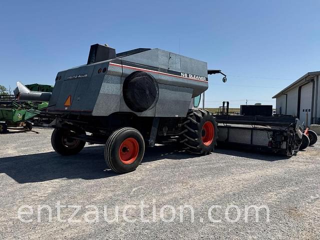 Image of Gleaner N6 equipment image 4