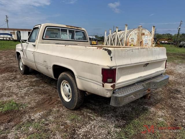 Image of GMC 2500 equipment image 3