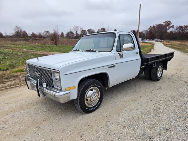 Image of GMC 3500 equipment image 2