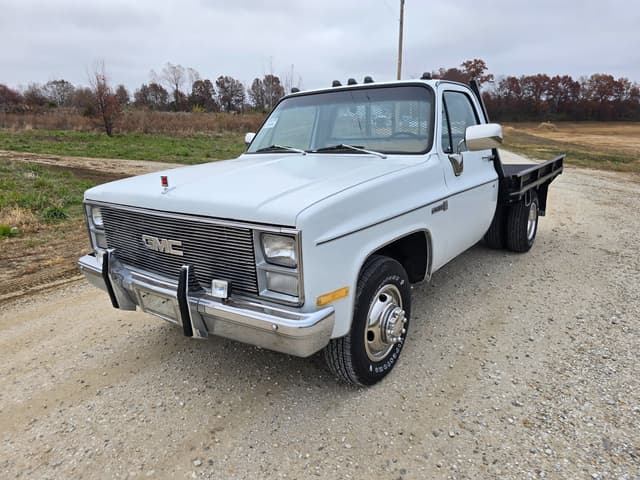 Image of GMC 3500 equipment image 1