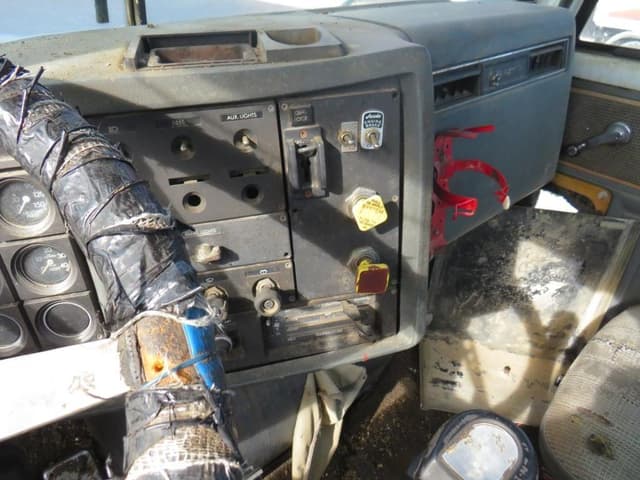 Image of GMC 9500 equipment image 2