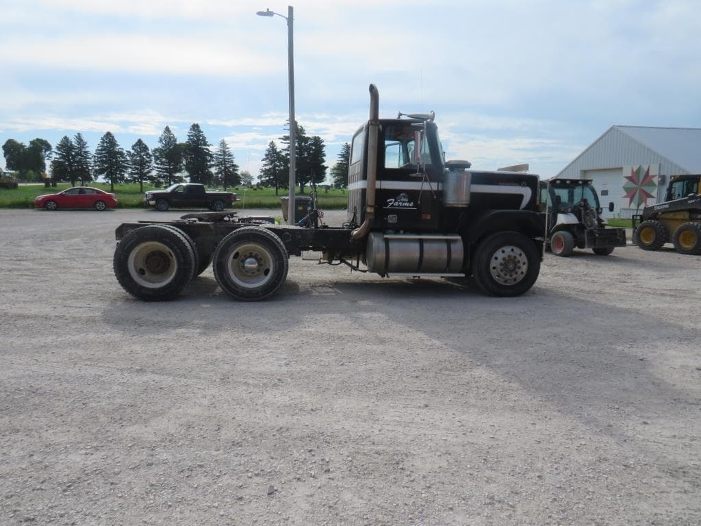 Image of GMC 9500 Primary image