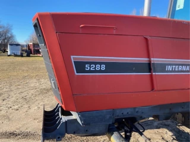 Image of International Harvester 5288 equipment image 3