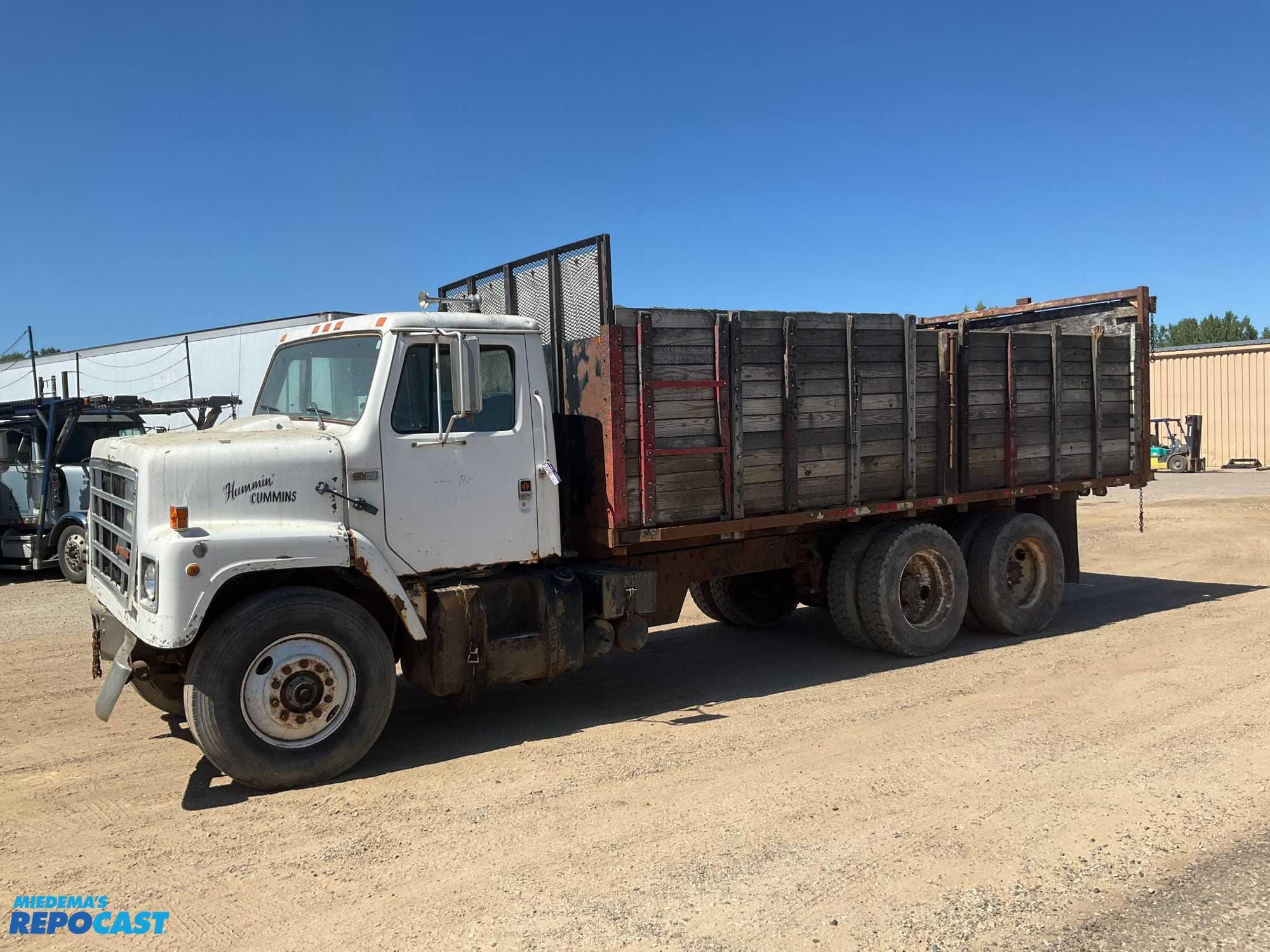 Main image International F2275