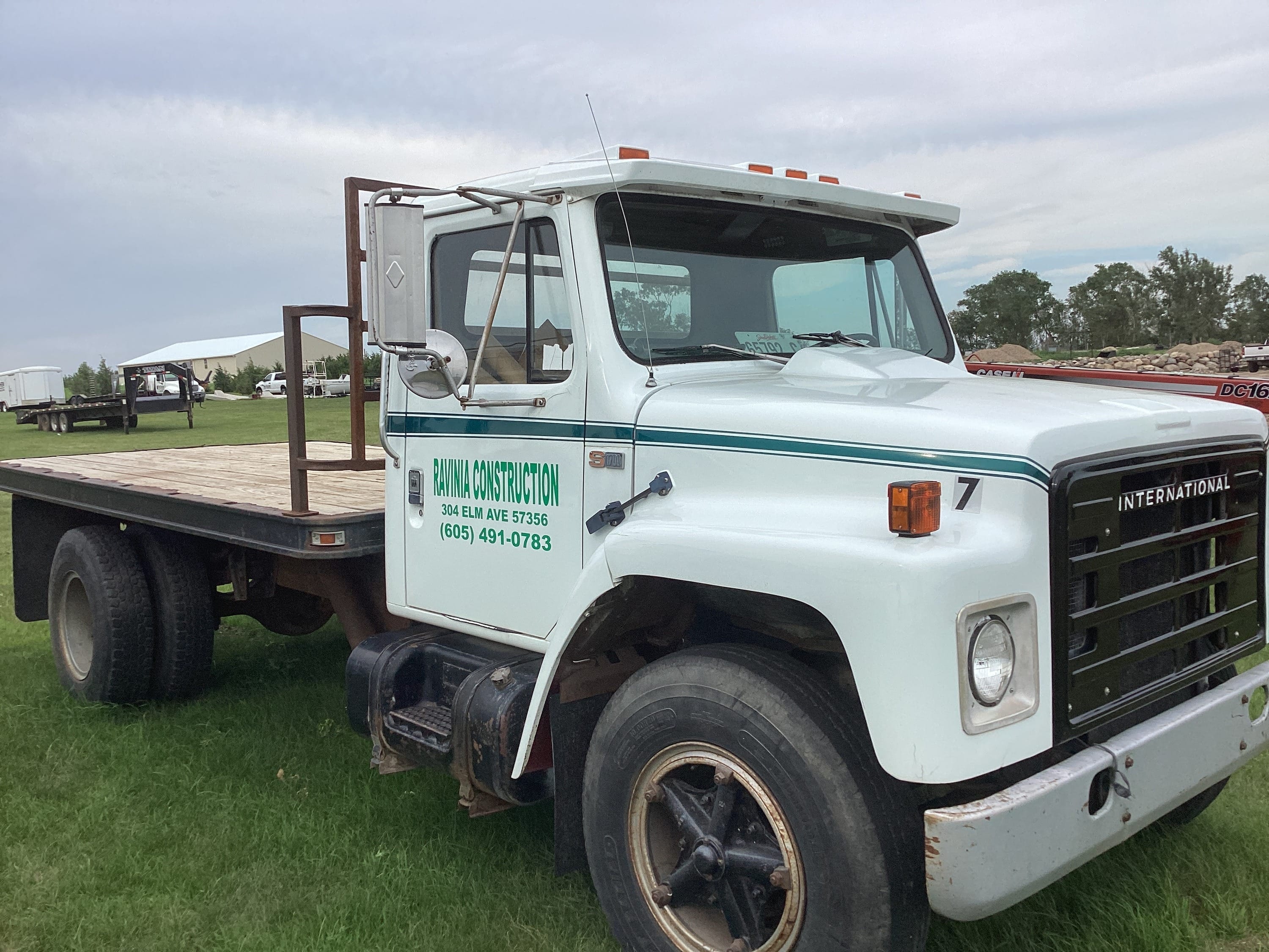 1984 International S1700 Equipment Image0